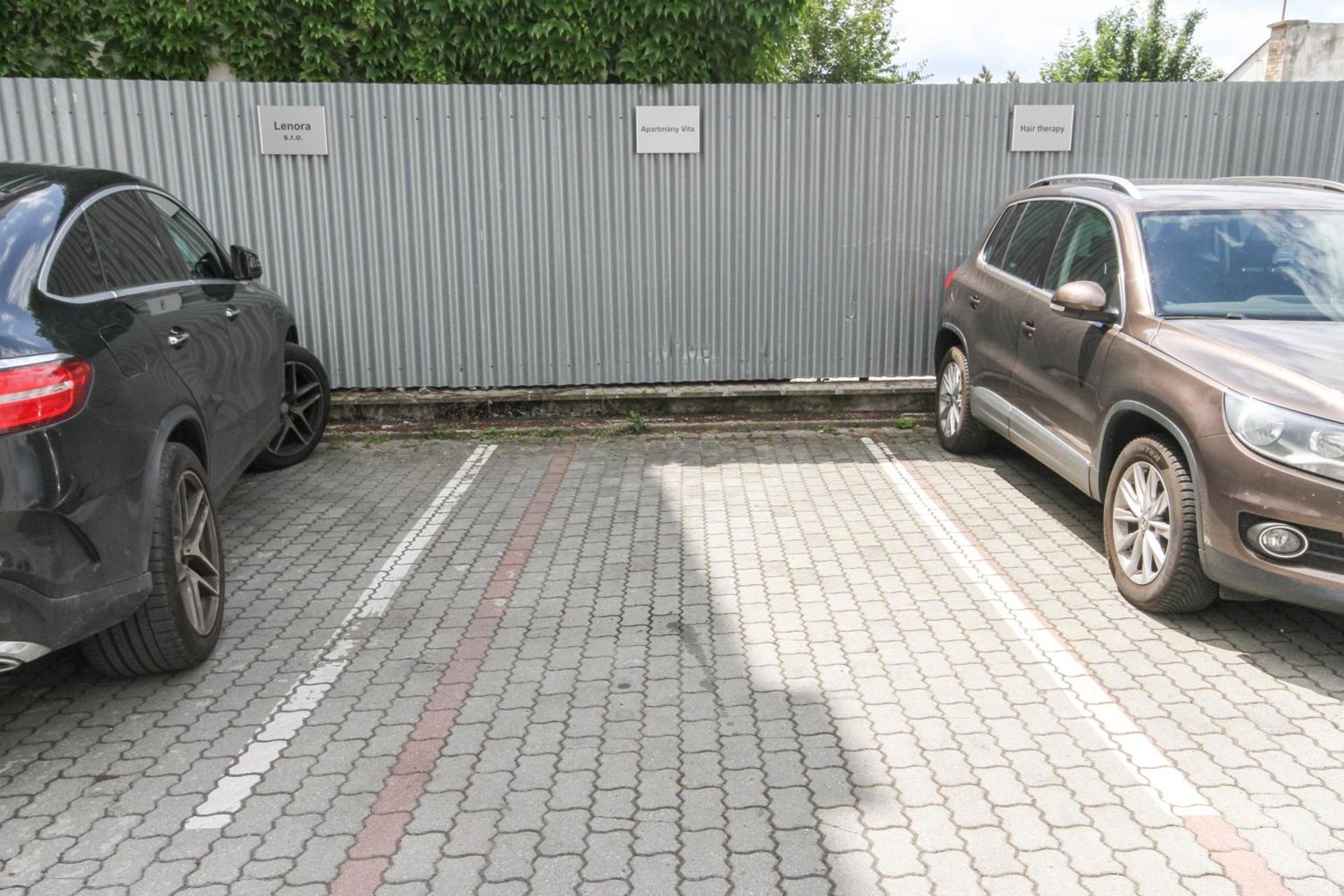 Apartman Vita Deluxe Trenčín Exteriör bild